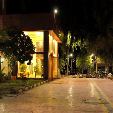 Hotel Malhar Palace Ширди Экстерьер фото