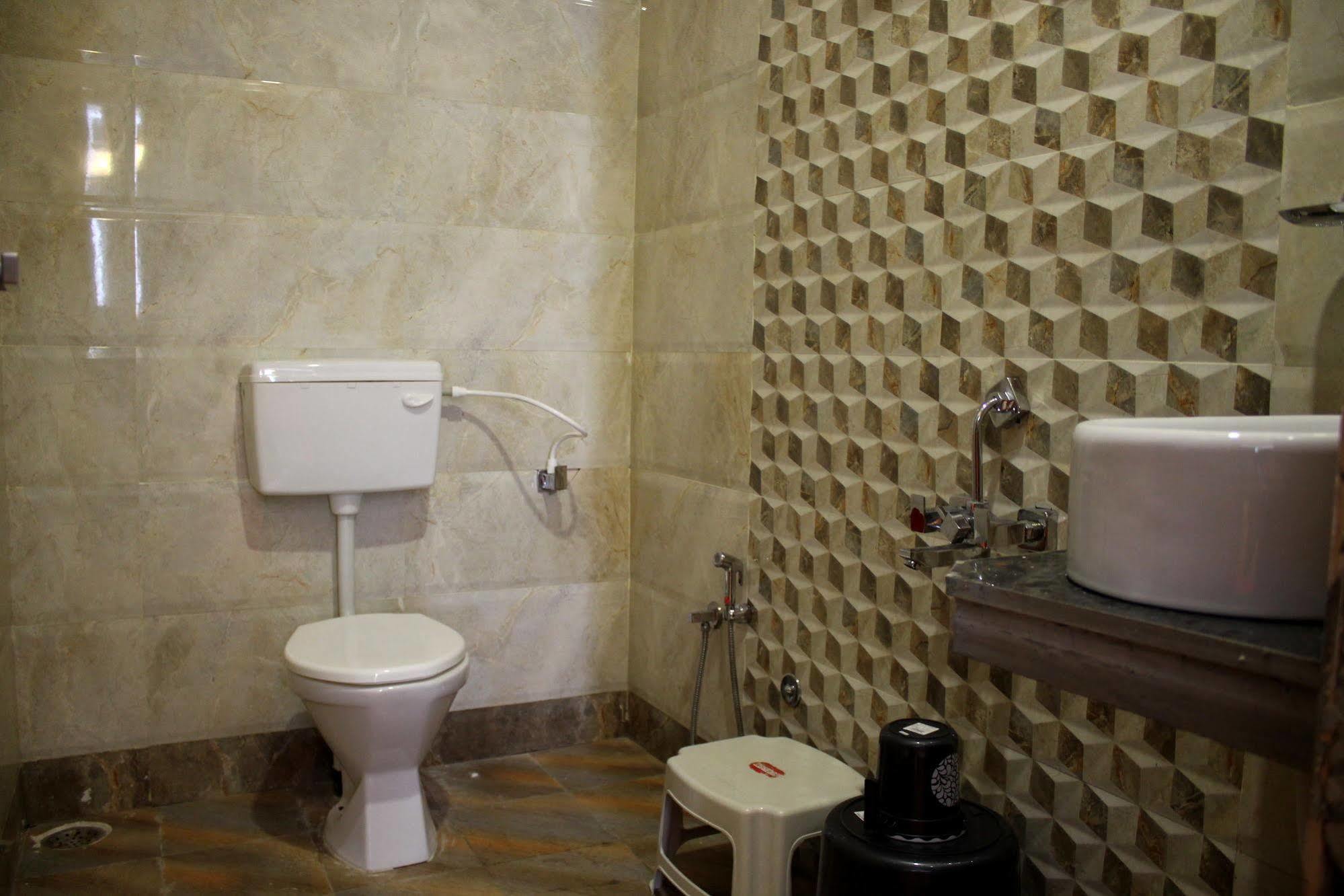 Hotel Malhar Palace Ширди Экстерьер фото