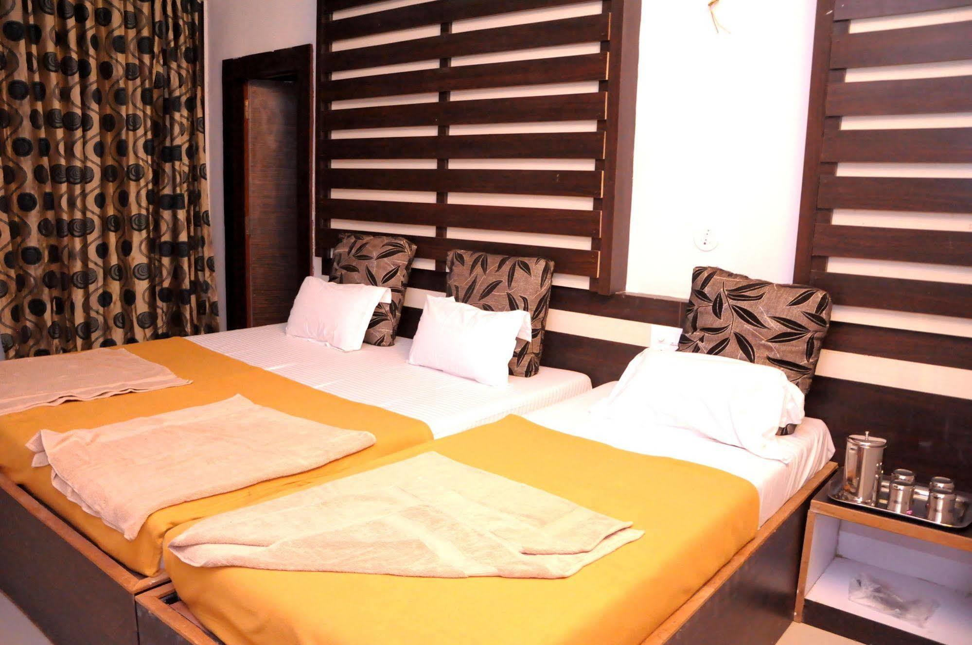 Hotel Malhar Palace Ширди Экстерьер фото