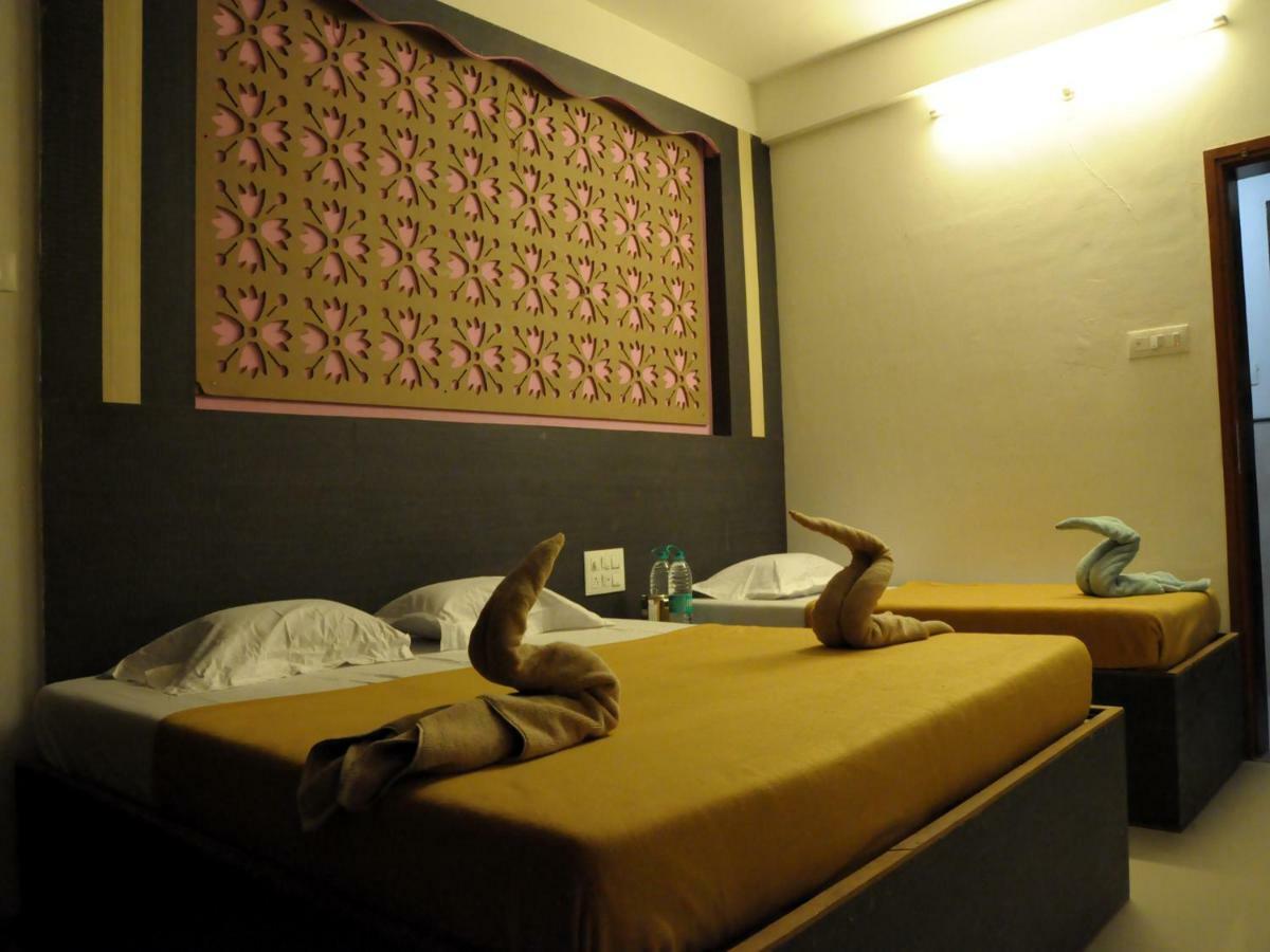 Hotel Malhar Palace Ширди Экстерьер фото