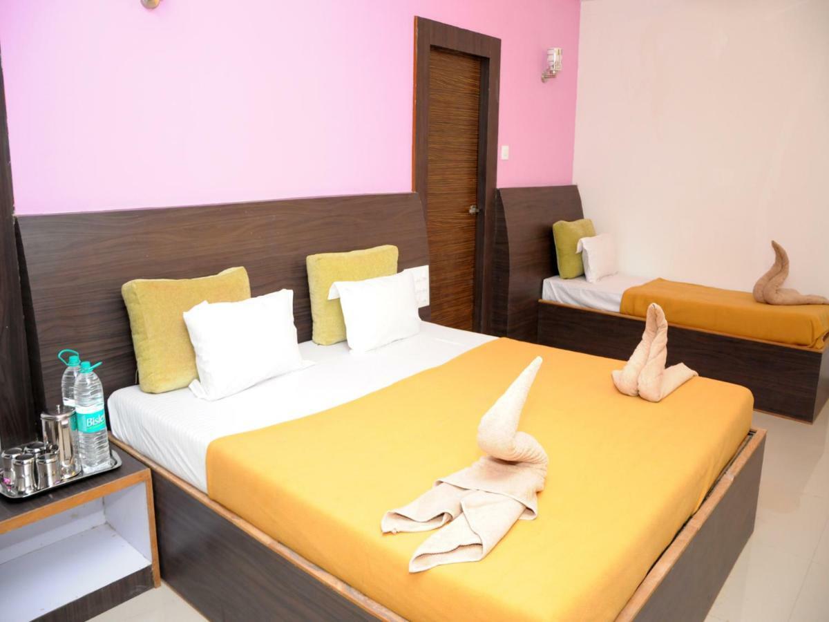 Hotel Malhar Palace Ширди Экстерьер фото