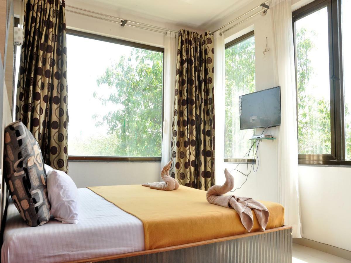 Hotel Malhar Palace Ширди Экстерьер фото