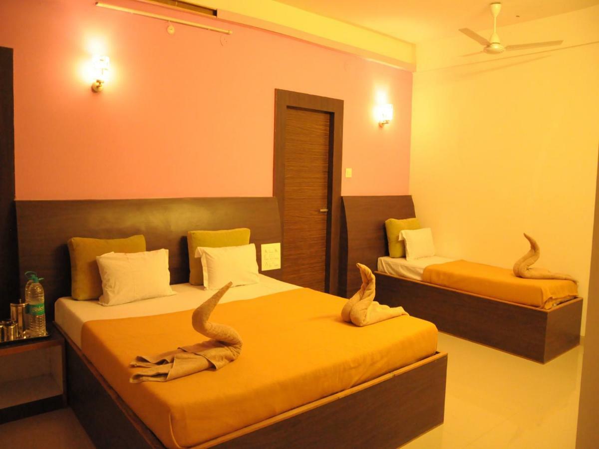 Hotel Malhar Palace Ширди Экстерьер фото