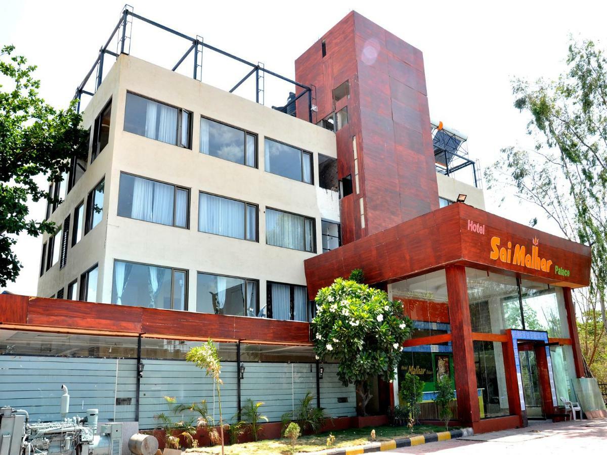 Hotel Malhar Palace Ширди Экстерьер фото