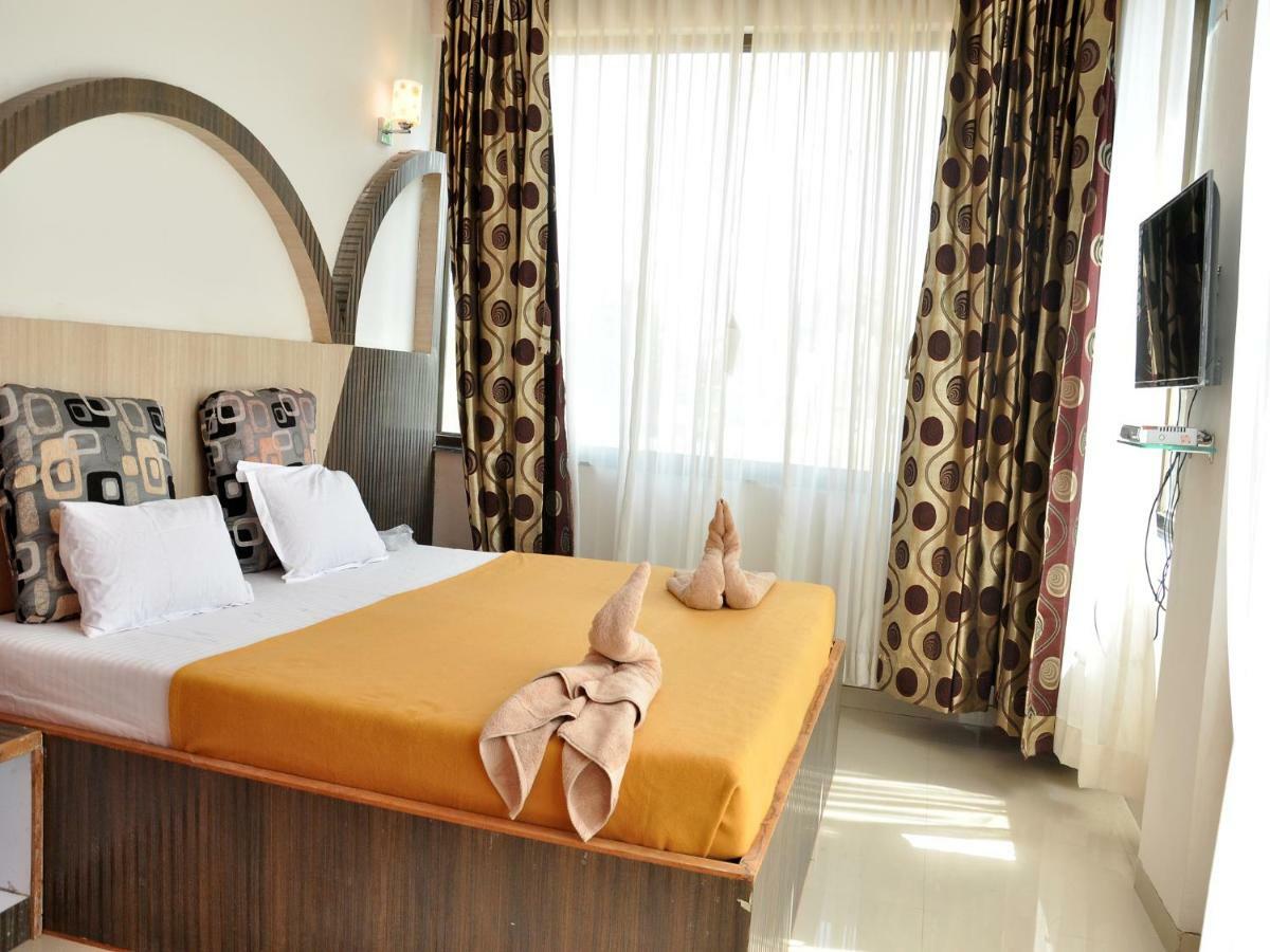 Hotel Malhar Palace Ширди Экстерьер фото